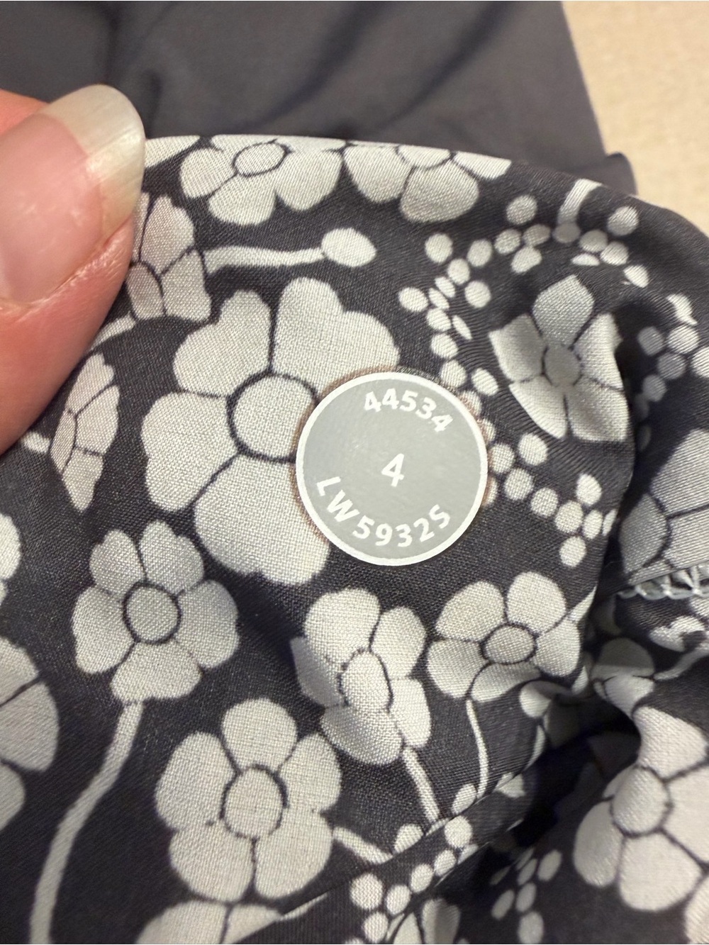 Lululemon OM Pants Gray Nimby Floral Size 4 - Picture 8 of 8